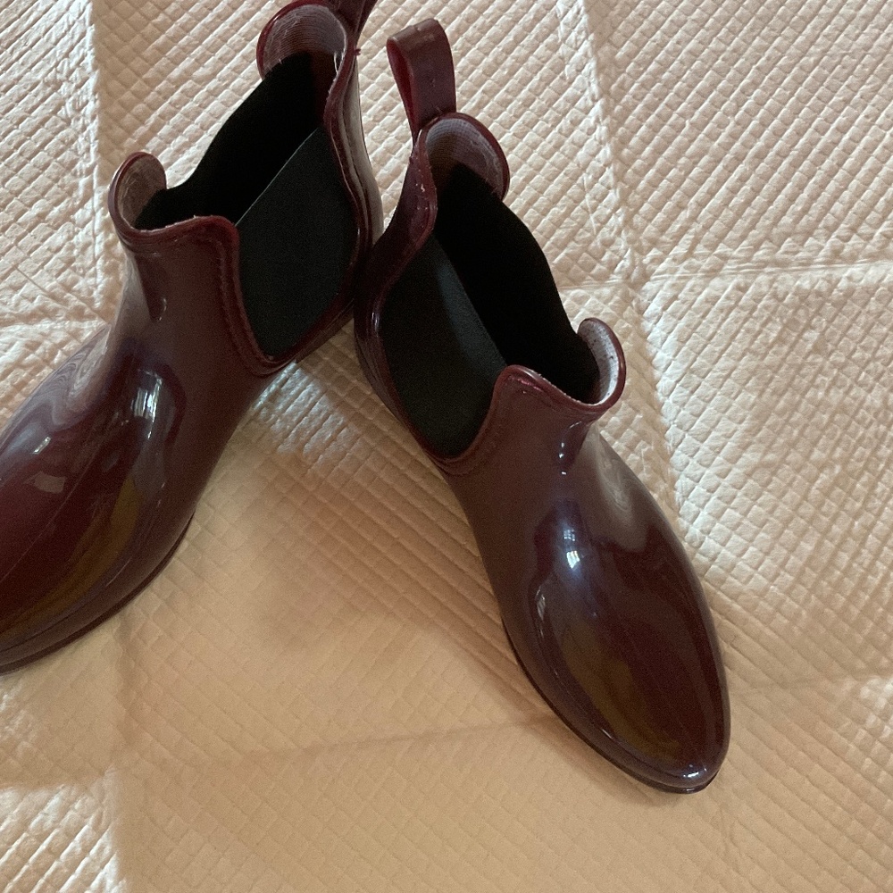 Tawana Burgundy ankle Rain boots - size 40
